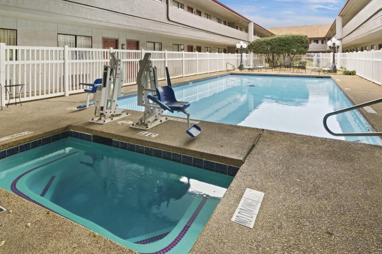Irving Inn & Suites At Dfw Airport Exterior photo