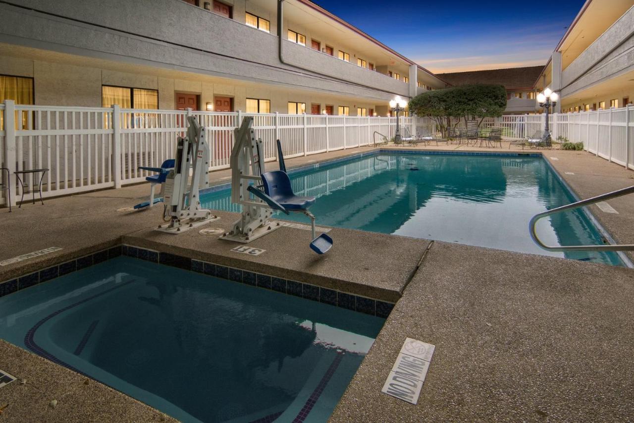 Irving Inn & Suites At Dfw Airport Exterior photo