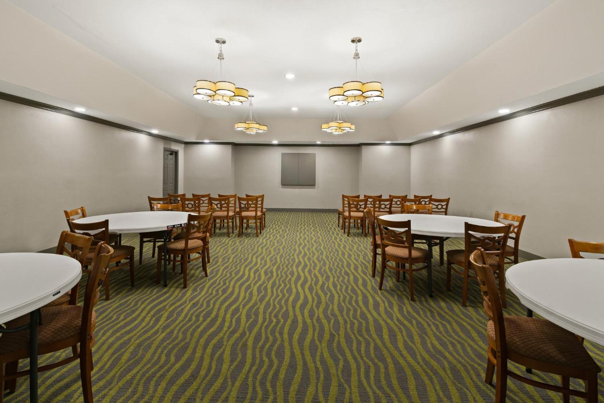 Irving Inn & Suites At Dfw Airport Exterior photo