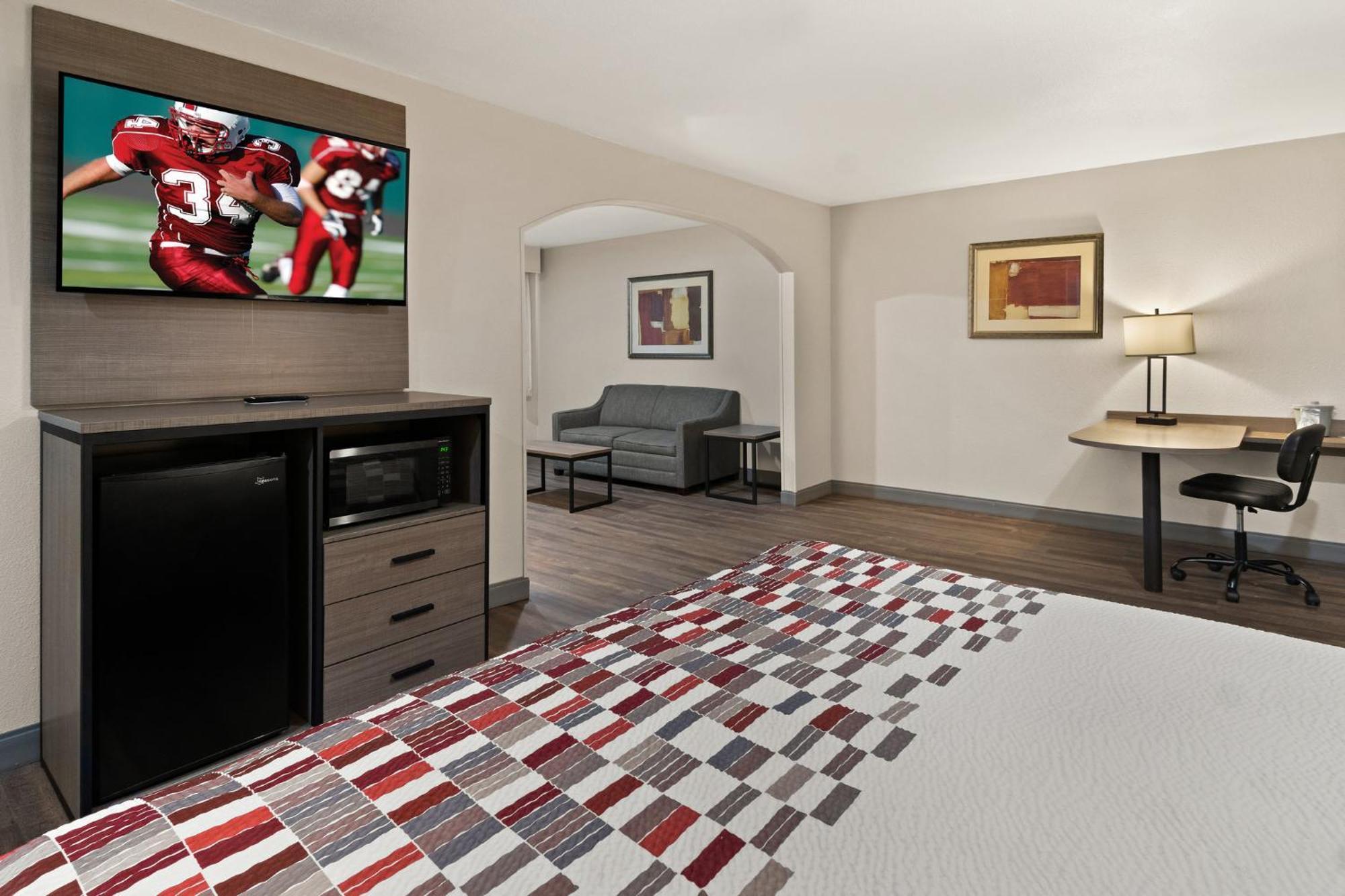 Irving Inn & Suites At Dfw Airport Exterior photo