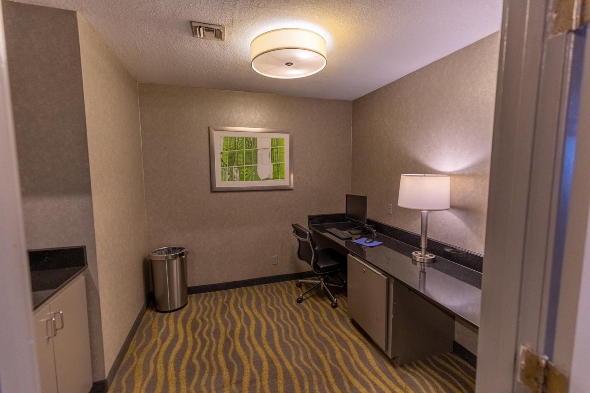 Irving Inn & Suites At Dfw Airport Exterior photo