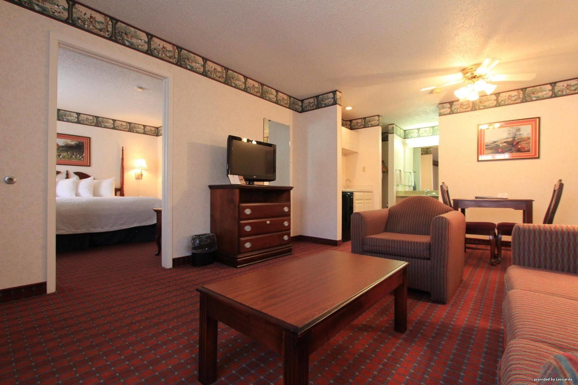 Irving Inn & Suites At Dfw Airport Exterior photo