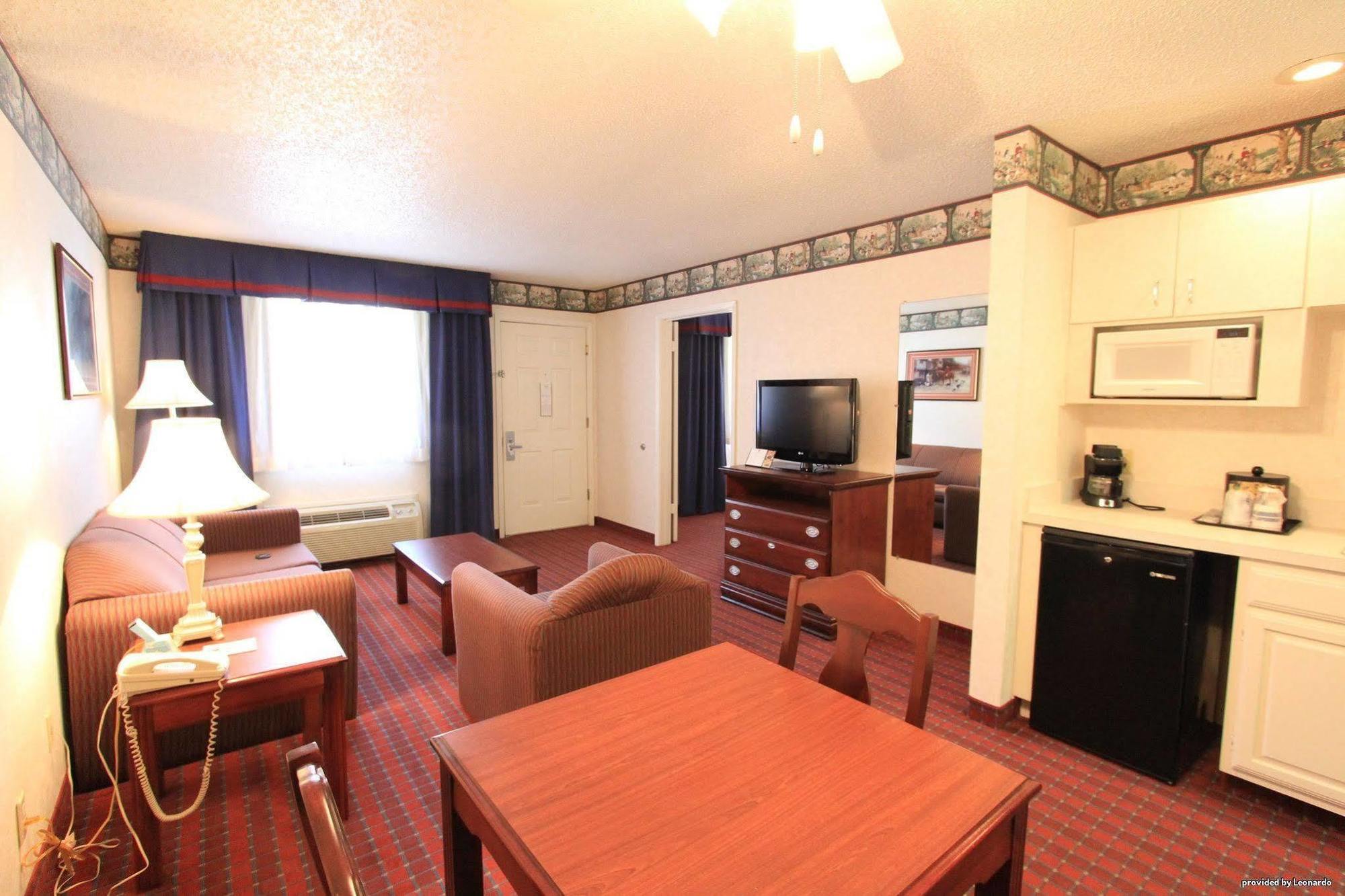 Irving Inn & Suites At Dfw Airport Exterior photo