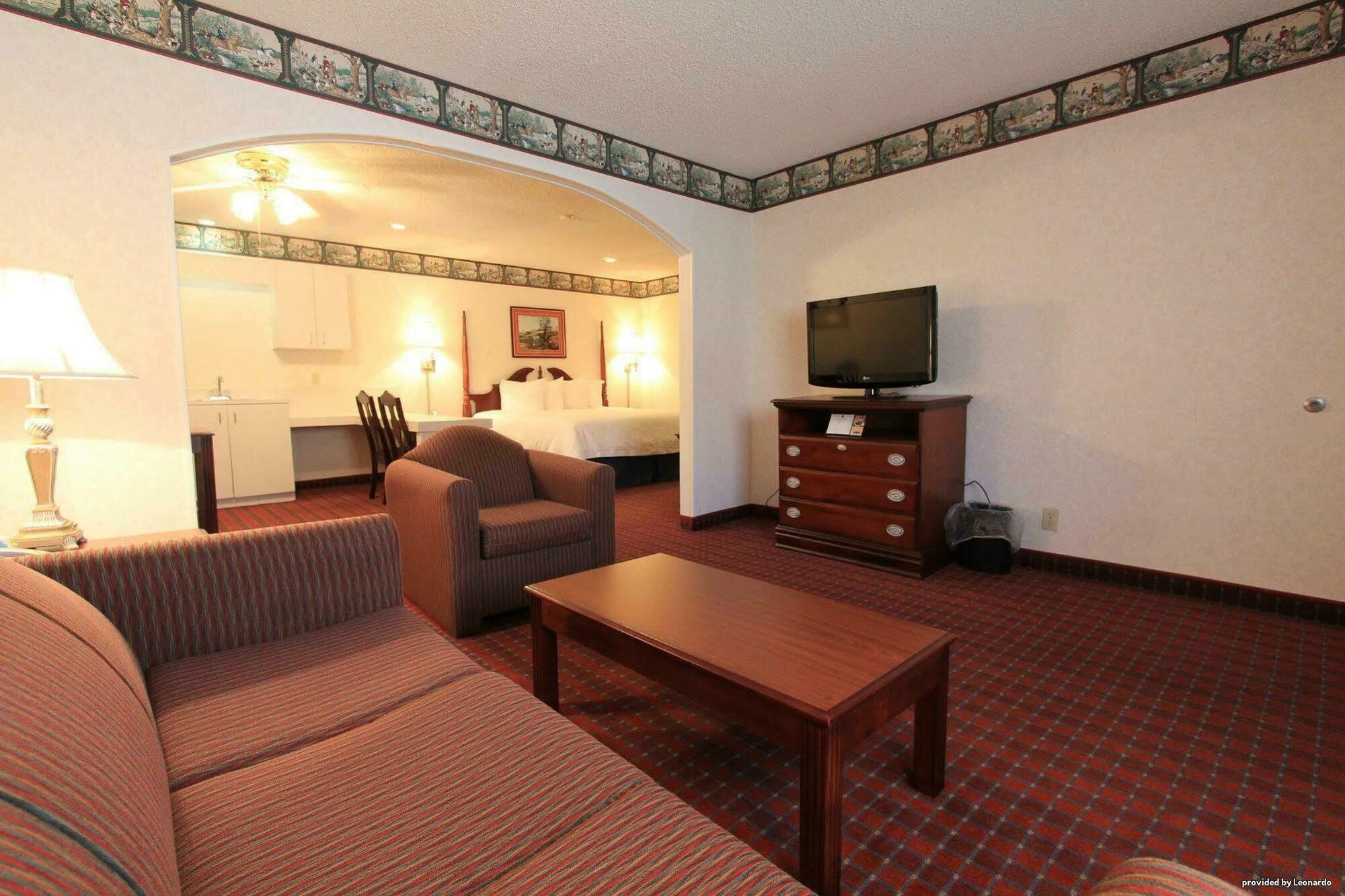 Irving Inn & Suites At Dfw Airport Exterior photo